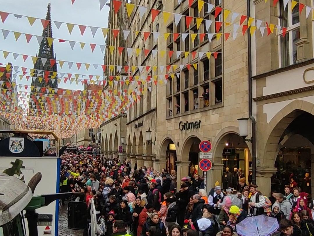 Rosenmontag oder auch Karneval 2025 in Münster, alles zur Strecke und den Straßensperrungen. Sicherheitsmaßnahmen für den Karneval in NRW 2025