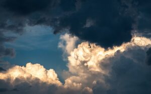 Stürmischer Wochenstart in NRW: Milde Temperaturen NRW erwartet milde Temperaturen, starke Winde und einen erneuten Kälteeinbruch mit Schnee. Erfahre, was die Woche bringt!