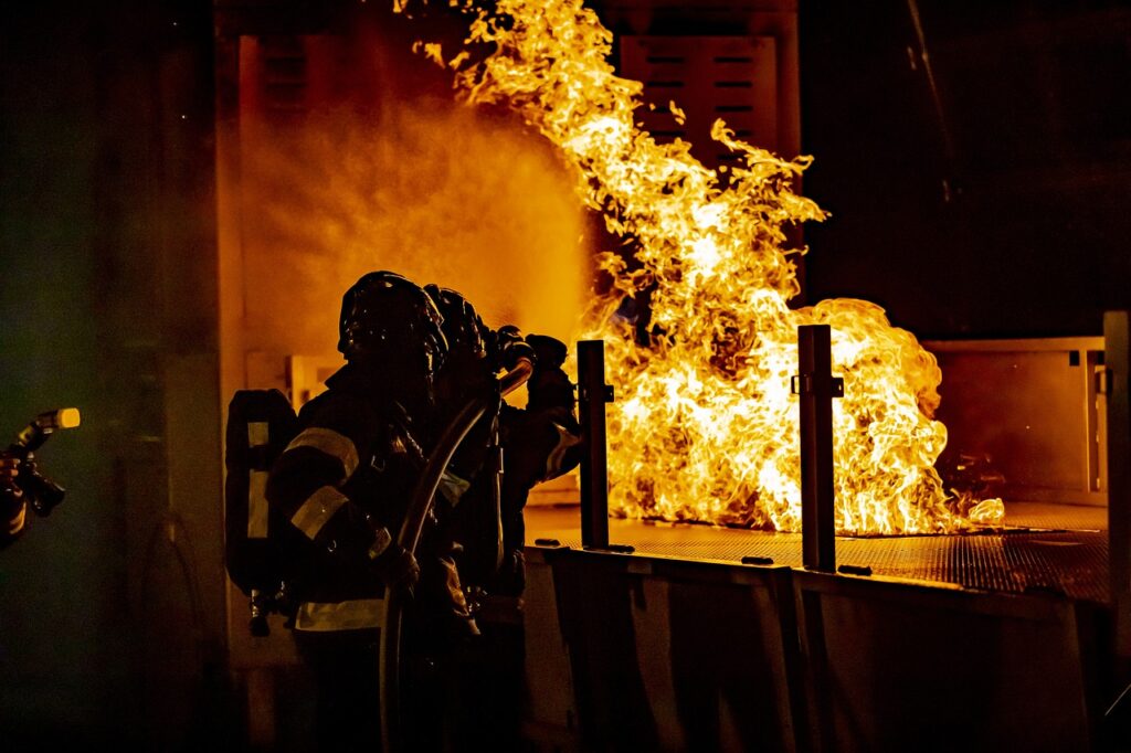: Ein nächtlicher Brand zerstörte ein Wohnhaus in Herne und verlangte schnelles Handeln von Bewohnern und Feuerwehr. Lesen Sie mehr über den Vorfall und die darauf folgenden Sicherheitstipps.