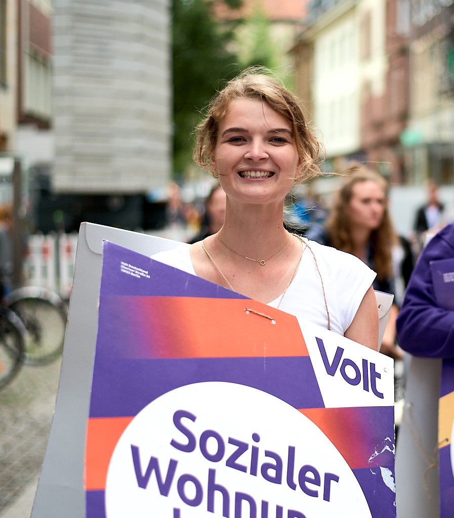 Volt setzt auf europäische Zusammenarbeit und eine moderne, umweltfreundliche Stadtentwicklung. Sie sieht in Münster das Potenzial, ein Vorbild für nachhaltige Stadtplanung und innovative Mobilitätskonzepte zu werden.