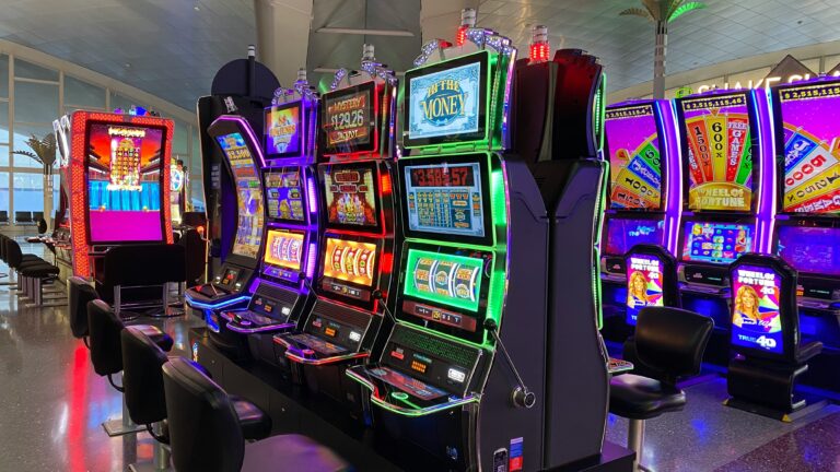 Münster erhöht die Vergnügungssteuer ab 2025 drastisch. Betreiber von Spielhallen und Gaststätten stehen vor steigenden Kosten