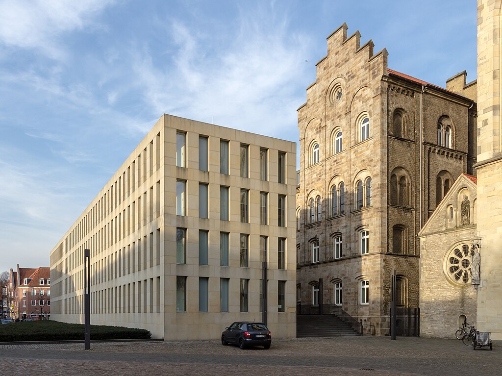Nacht der Bibliotheken in Münster: Bücher entdecken und Gutes tun beim besonderen Bücherflohmarkt in der Diözesanbibliothek
