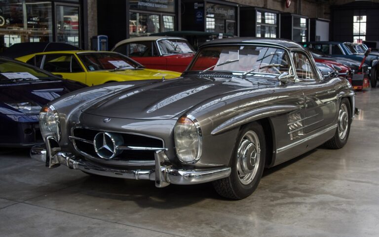 Mercedes 300 SL Roadster Rot für Raser im Kreis Warendorf: Polizei kontrolliert an Carfreitag gezielt Raser, Poser und Tuner – mehrere Verfahren eingeleitet.