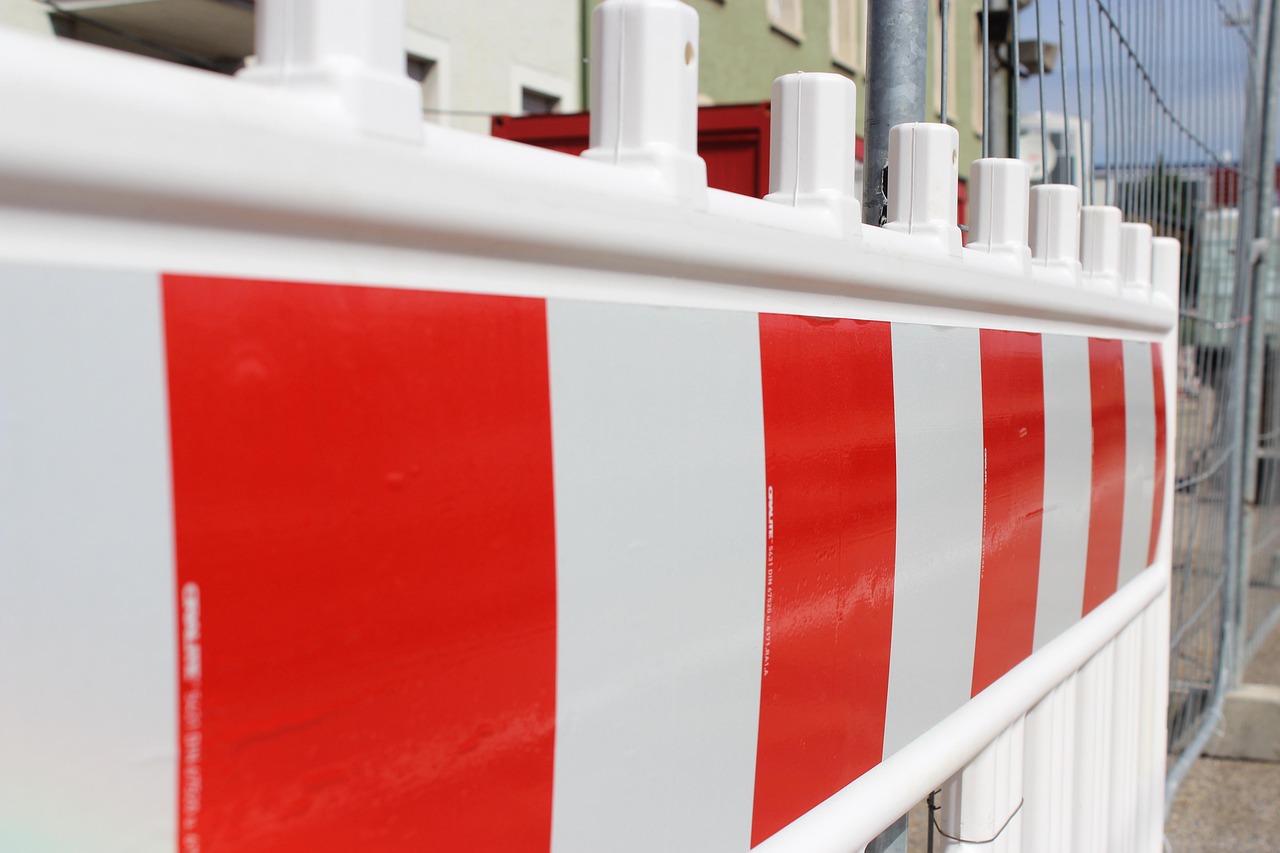 Die Baustelle Hüfferstraße in Münster führt vom 7. Mai bis 6. Juni zur Sperrung am Möserweg – erfahre, was sich ändert und wie du die Umleitung nutzt. Die Stadt Münster sperrt die Heidestraße und den Paul-Engelhard-Weg am Albersloher Weg ab dem 23. April. Grund sind vorbereitende Maßnahmen zum Kanalbau. Die baustelle steinfurterstraße sorgt ab dem 9. April für Engpässe stadtauswärts – hier erfährst du alle Details zur Verkehrsführung und Dauer. Die Sperrung Querstraße in Münster beginnt am 1. April – Bauarbeiten an der Wolbecker Straße sollen Radverkehr sicherer machen. Die Baustelle Rüschhausweg in Gievenbeck startet im März 2025 – alle Infos zu Sperrungen, Zeitplan und Zielen der Kanalnetz-Sanierung.