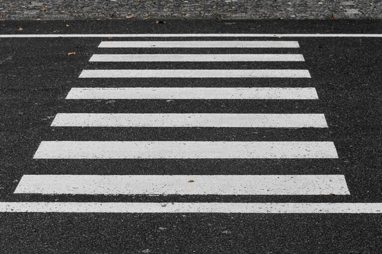 In Borken wurde ein 13-jähriger Fußgänger auf Zebrastreifen erfasst. Die Autofahrerin übersah ihn beim Parkplatzsuchen.