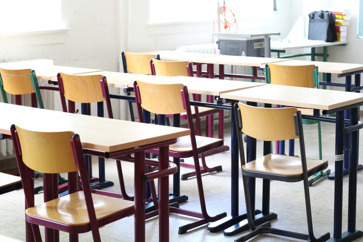 Aggressives Verhalten nimmt an Förderschulen in Münster zu. Ein Positionspapier der Caritas fordert mehr Personal und bessere Unterstützung für Lehrkräfte und Schüler. 124 freiwillige Lehrkräfte-Abordnungen aus dem Münsterland sichern die Unterrichtsversorgung im Ruhrgebiet – nach einem schwierigen Vorjahr.