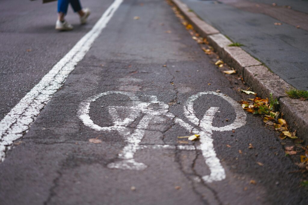 Die Stadt Münster plant flächendeckende Zustandserfassung der Radwege mit KI, um Schäden systematisch zu erkennen und die Infrastruktur zu verbessern.