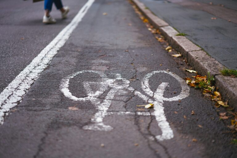 Die Stadt Münster plant flächendeckende Zustandserfassung der Radwege mit KI, um Schäden systematisch zu erkennen und die Infrastruktur zu verbessern.