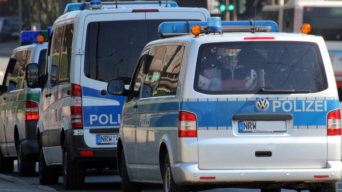 Polizei sucht bewaffneten Bankräuber aus Wolbeck – Öffentlichkeitsfahndung in Münster läuft