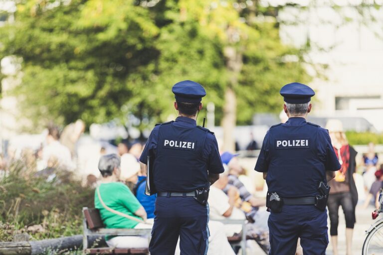 Die Kriminalstatistik 2024 Münster zeigt weniger Straftaten, aber steigende Gewaltkriminalität. Erfahre mehr über die aktuelle Sicherheitslage in Münster.