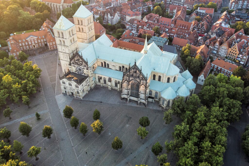 Die Städtebauförderung Münster 2025 modernisiert zentrale Orte – mit Fokus auf Klima, Barrierefreiheit und Identität.