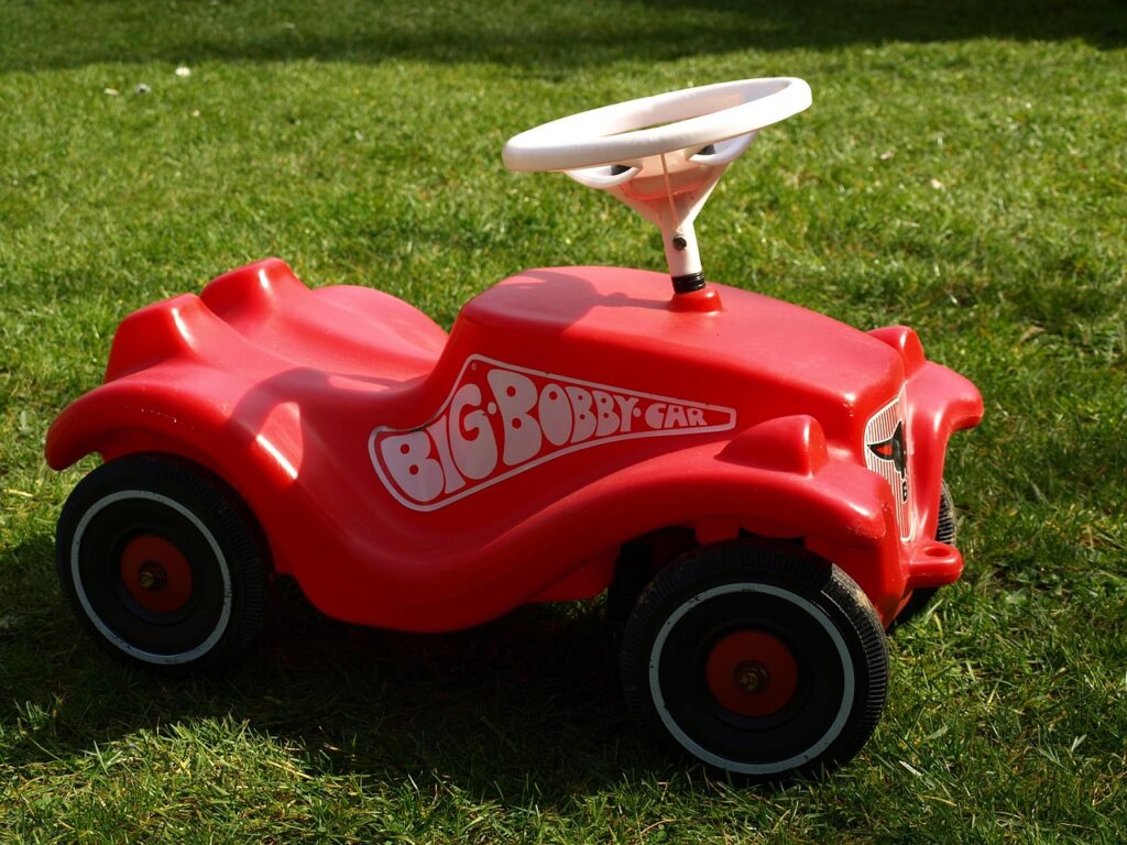 Bei einem Bobbycar-Unfall in Ennigerloh wurde ein vierjähriger Junge schwer verletzt. Die Polizei ermittelt zum Unfallhergang.