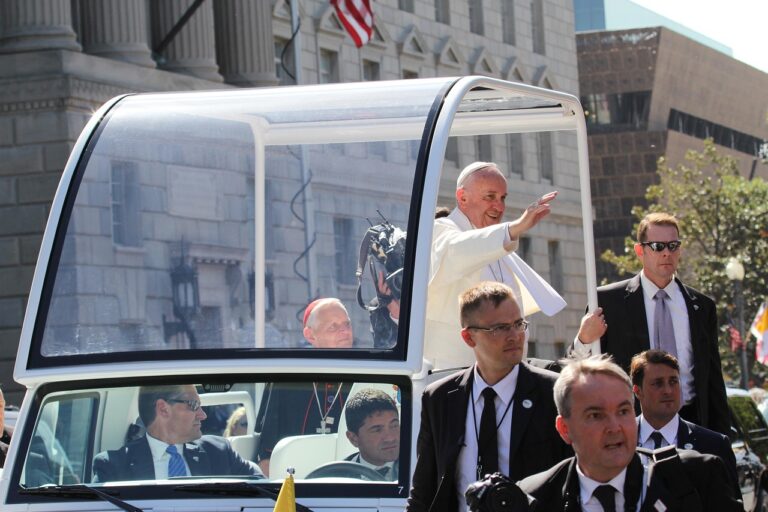 Papst Franziskus gestorben – Der Tod des Pontifex bewegt Millionen. Erfahre mehr über seine letzten Botschaften und sein Vermächtnis.