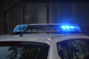 Polizei Symbolbild für Kurzmeldungen. Unfall auf der Wolbecker Straße: Auto prallt gegen Laterne – Fahrer verletzt, Polizei ermittelt. Alle Details zu Hergang und Sperrung. Nach dem tödlichen Messerangriff in Menden hat die Polizei einen zweiten Tatverdächtigen festgenommen. Die Ermittlungen laufen weiter.
