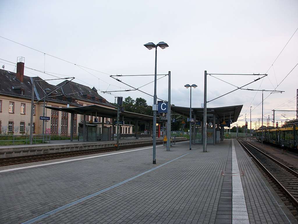 In Glauchau steigt Andrea D. nicht wie geplant aus dem Zug