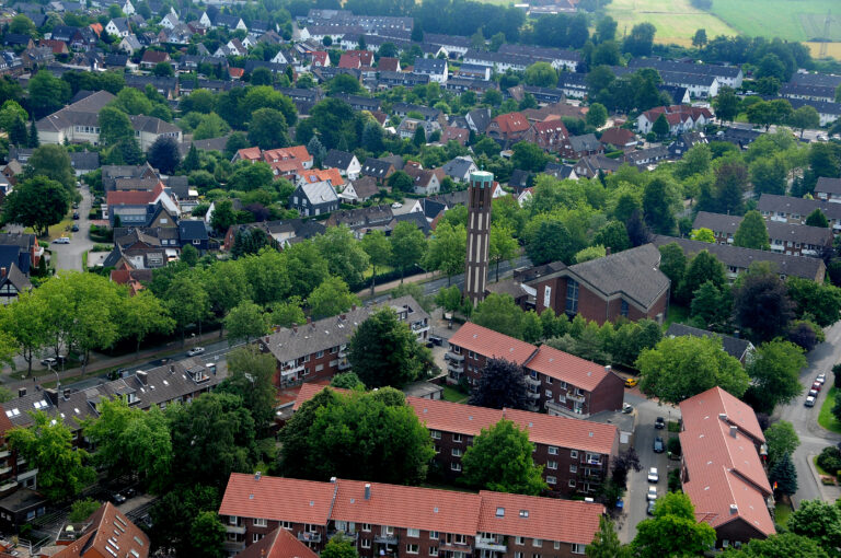Der Grundstücksmarktbericht 2025 Münster zeigt mehr Kaufverträge, sinkende Flächenumsätze und differenzierte Preisentwicklungen nach Immobilientyp.