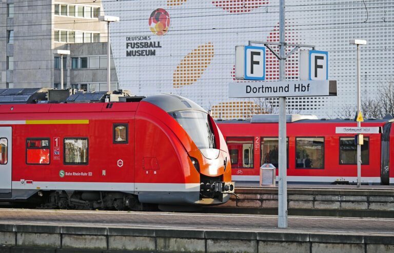 : Bei der Drogensicherstellung Dortmund Hauptbahnhof entdeckte die Polizei Drogen, Bargeld, eine Wurfaxt und leitete ein Verfahren ein.