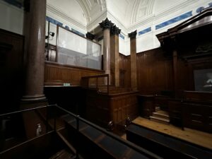 Gerichtssaal, die Menendez-Brüder haben nach über 30 Jahren Haft, eine Chance auf Freilassung