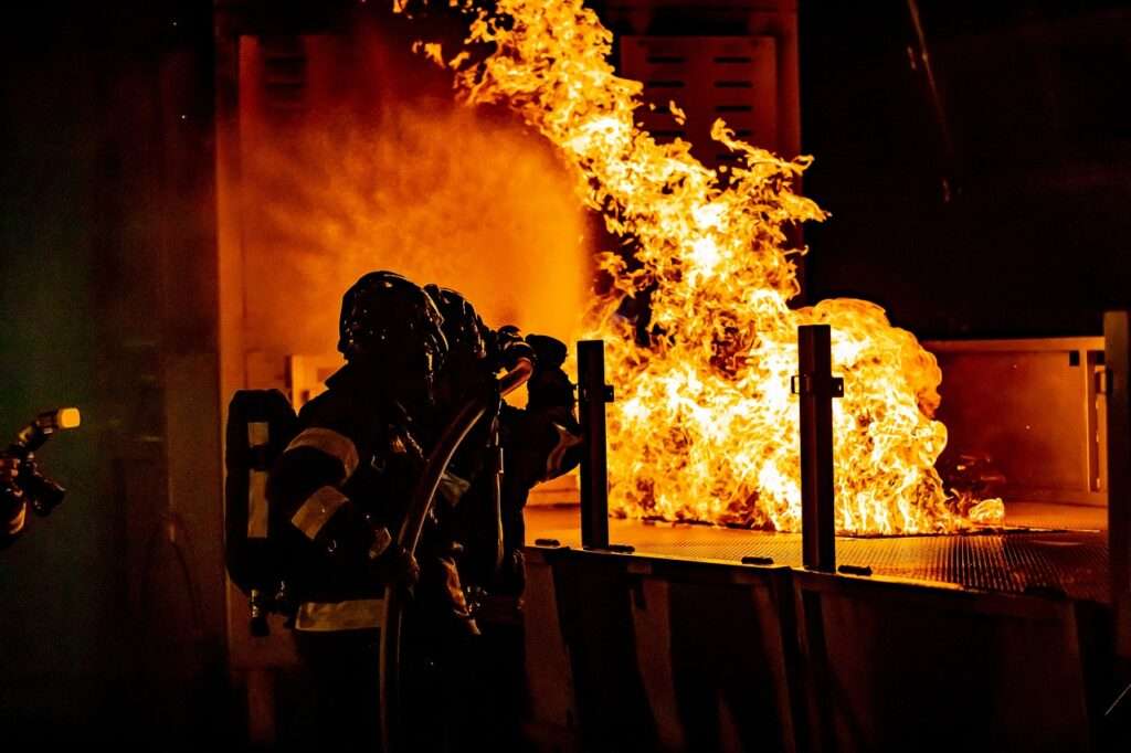 Beim Brand in Mauritz musste die Feuerwehr Münster mehrere Personen retten – starke Rauchentwicklung machte das Wohnhaus unbewohnbar.