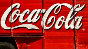 Warren Buffett liebt Cherry Coke – aber widerspricht das nicht der goldenen Börsenregel? Eine Podcastanalyse über Emotionen und Investments. Coca Cola