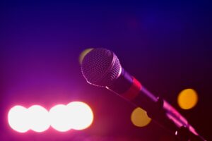 Karaokebars in Münster bieten Gesangsspaß für alle: Entdecken Sie die besten Kneipen, Bars und Clubs zum Karaoke singen – mit Infos zu Terminen, Publikum und Atmosphäre.