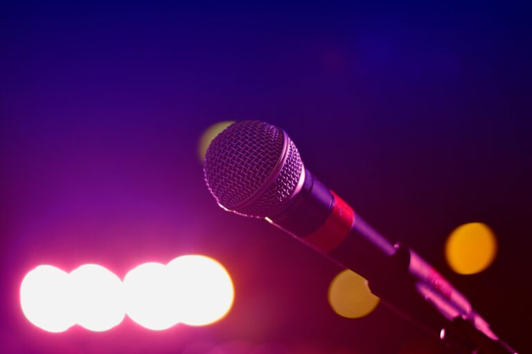 Karaokebars in Münster bieten Gesangsspaß für alle: Entdecken Sie die besten Kneipen, Bars und Clubs zum Karaoke singen – mit Infos zu Terminen, Publikum und Atmosphäre.