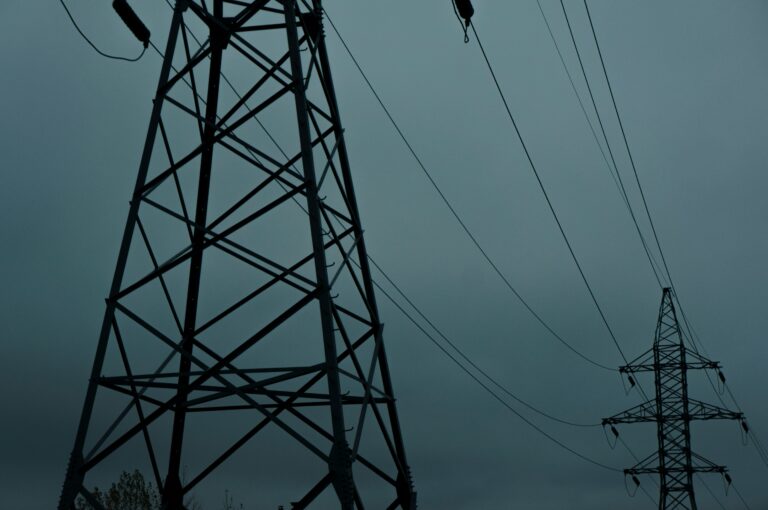 Was passiert bei einem Stromausfall in Münster? Ein realistisches Szenario zeigt, wie sich ein zweiwöchiger Blackout auf die Stadt und ihre Bewohner auswirken würde.