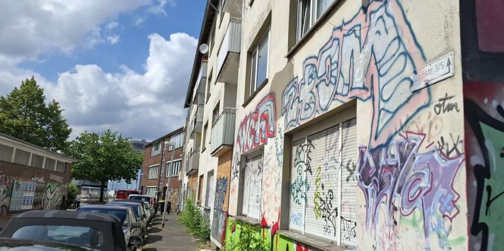 In der Dammstraße 1 und 3 in Münster sollen zwei städtische Gebäude künftig als Sozialunterkunft für wohnungslose Menschen dienen.