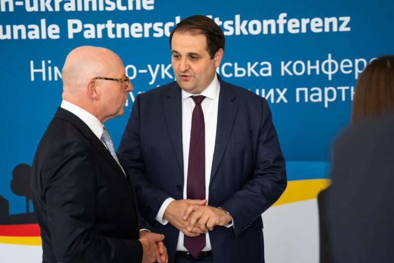 Die deutsch-ukrainische Partnerschaftskonferenz in Münster bringt Kommunen aus Deutschland, der Ukraine und Polen zum Austausch zusammen.