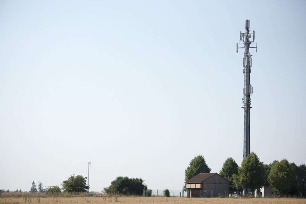 Neuer Mobilfunkmast am Preußenstadion Münster soll Netzqualität und Datenverbindungen verbessern – Inbetriebnahme für Sommer 2025 geplant.