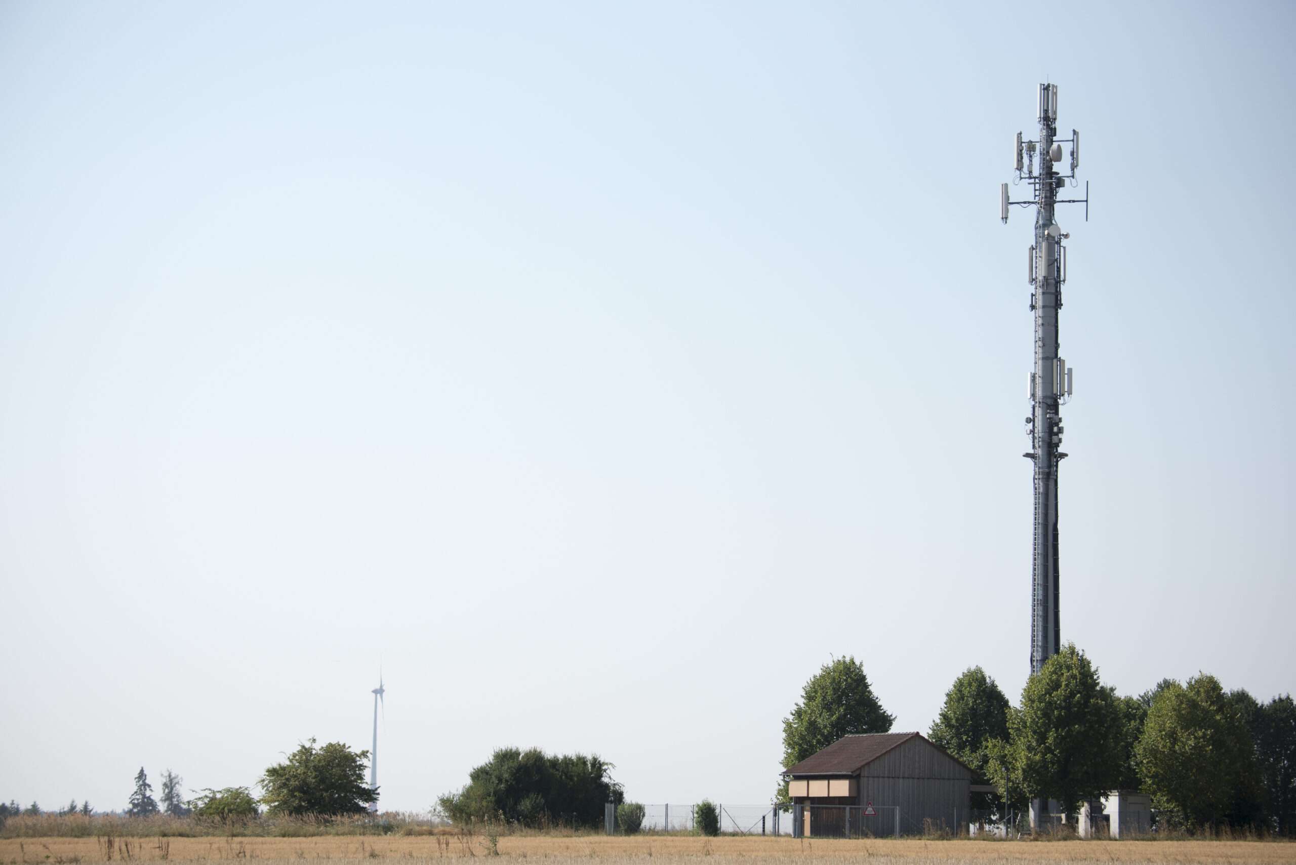 Neuer Mobilfunkmast am Preußenstadion Münster soll Netzqualität und Datenverbindungen verbessern – Inbetriebnahme für Sommer 2025 geplant.
