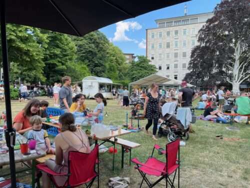 Entdecke das 4tel Fest Münster Mauritz – ein kreatives Nachbarschaftsfest mit Flohmärkten, Musik, Kultur und Herzblut.