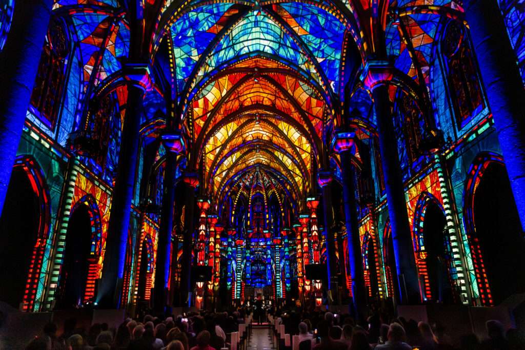 Die Lichtshow Luminiscence im St.-Paulus-Dom Münster verbindet Geschichte, Musik und Projektion – ab September regelmäßig zu erleben.