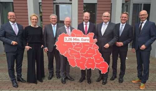 Sparkasse Münsterland Ost zahlt 3,26 Millionen Euro an Stadt Münster und Kreis Warendorf aus. Die Ausschüttung basiert auf einem Jahresüberschuss von 16,3 Millionen Euro.