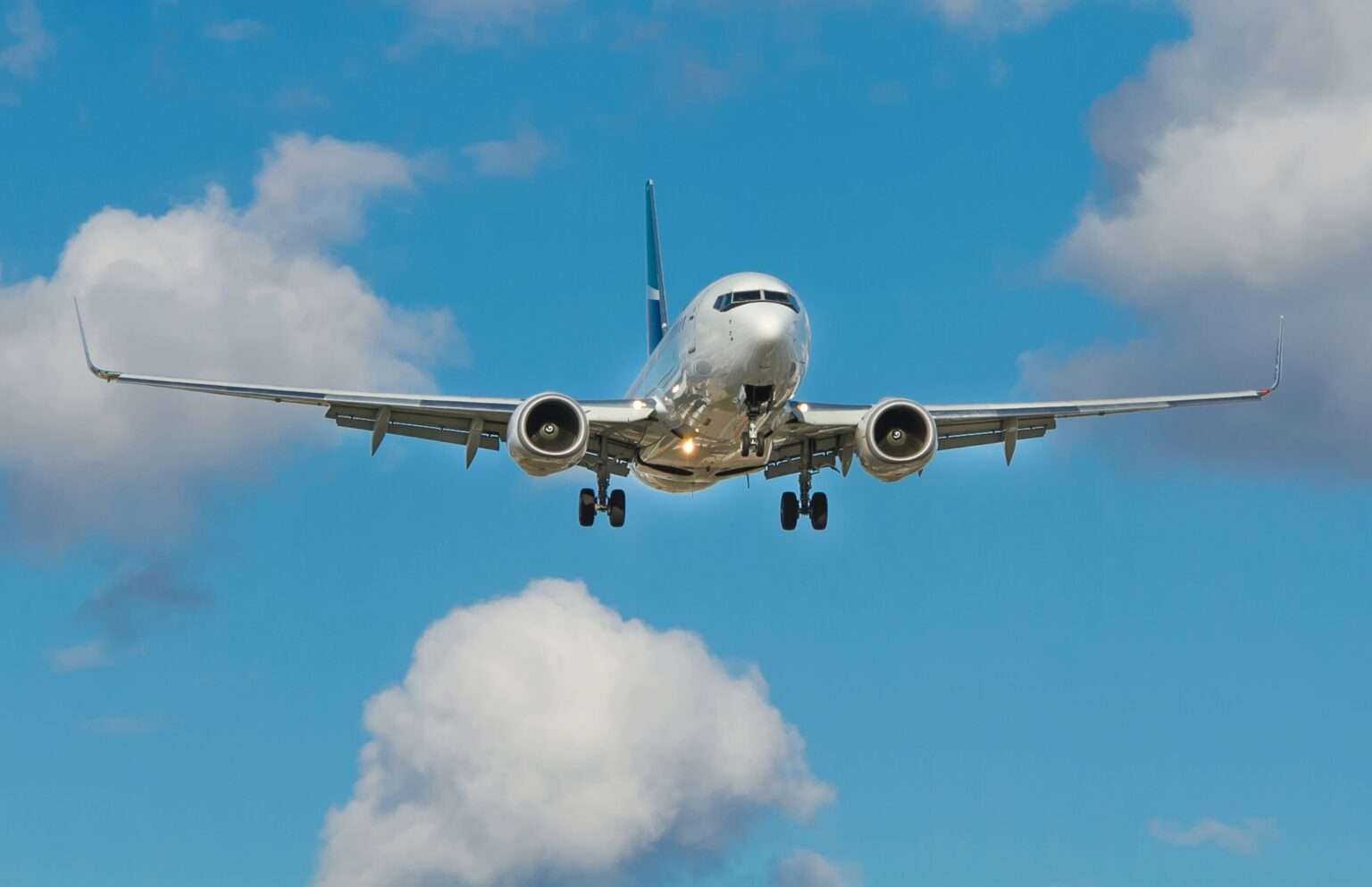 Flug verspätet ab FMO? So fordern Sie 250 bis 600 € Entschädigung – mit Beispiel, Anspruchsregeln und Tipps zur schnellen Durchsetzung.