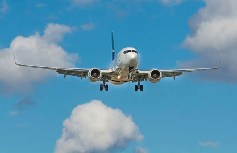 Flug verspätet ab FMO? So fordern Sie 250 bis 600 € Entschädigung – mit Beispiel, Anspruchsregeln und Tipps zur schnellen Durchsetzung.