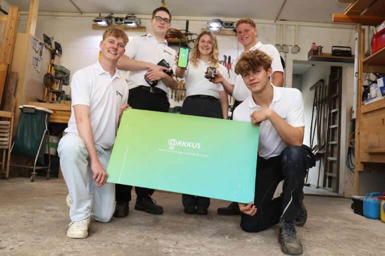 Das Schülerteam Orkkus aus Münster-Coerde zieht mit einer Akku-App ins Bundesfinale von „Jugend gründet“ ein – eine smarte Lösung für Handwerk und Alltag.
