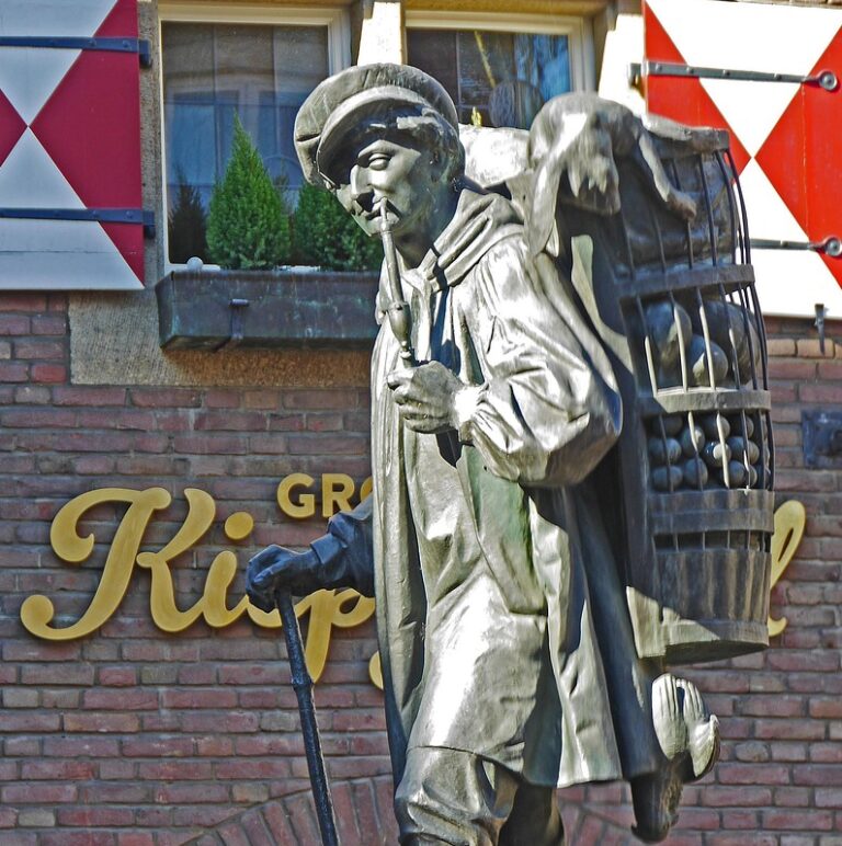 Rote Farbe am Kiepenkerl: In Münster wurde das Denkmal erneut beschmiert. Erfahre, warum der Kiepenkerl beschmiert wurde und was dahintersteckt. Entdecken Sie die besten Adressen für westfälische Küche in Münster – von traditionsreichen Gasthäusern bis zu moderner Heimatküche.