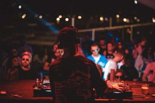 LATINA LOCA bringt am 29. Juni internationale Latin-Sounds nach Münster. DJs wie Sydi Gonzales und JACE sorgen am Heaven Beach für tanzbare Sommerstimmung.