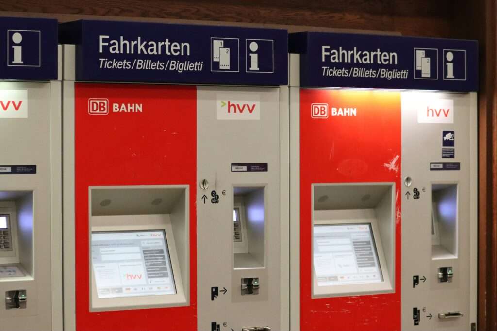 eue Sicherheitsvorkehrungen das Deutschlandticket fälschungssicher machen und welche Maßnahmen Betrug künftig verhindern sollen.