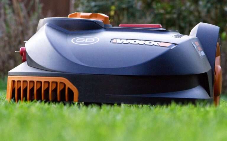 Die Stadt Münster plant ein Nachtfahrverbot für Mähroboter. Ziel ist der bessere Schutz von Igeln und anderen Wildtieren im Garten.