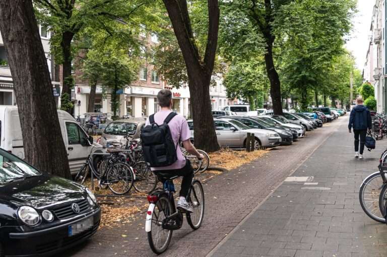Die Stadt Münster führt eine neue Parkordnung am Hansaring ein. Ziel ist mehr Sicherheit und ein besserer Verkehrsfluss.