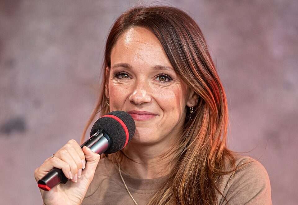 Carolin Kebekus bringt ihre „Shesus“-Tour 2025 nach Münster. Alle Tourdaten, Inhalte, Ticketpreise und Venue-Tipps findest du hier.