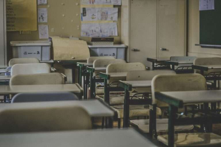 Zahlreiche Schulen geben Hitzefrei in Münster: Wer betroffen ist, wie Eltern reagieren und was Schulen jetzt beachten müssen – alle Infos im Überblick.
