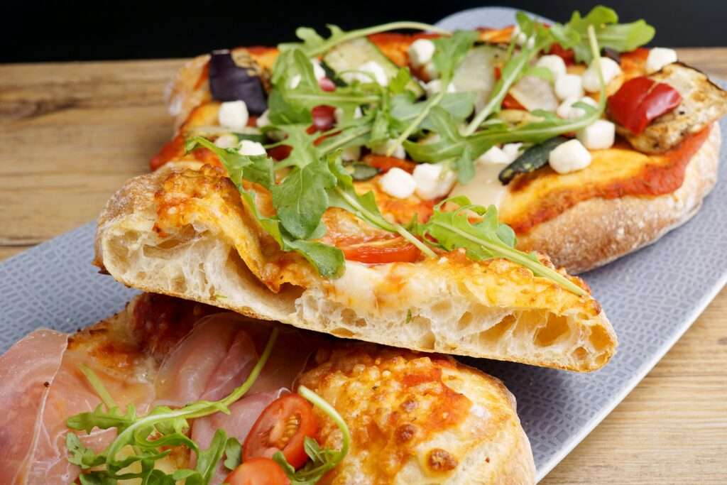 Entdecke die besten Orte für Pinsa in Münster – von traditionell über halal bis glutenfrei. Hier isst du knusprig wie in Rom.