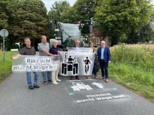 Die Aktion „Rücksicht macht Wege breit“ in Westfalen-Lippe sensibilisiert für sichere Begegnungen auf Wirtschaftswegen während der Erntezeit.