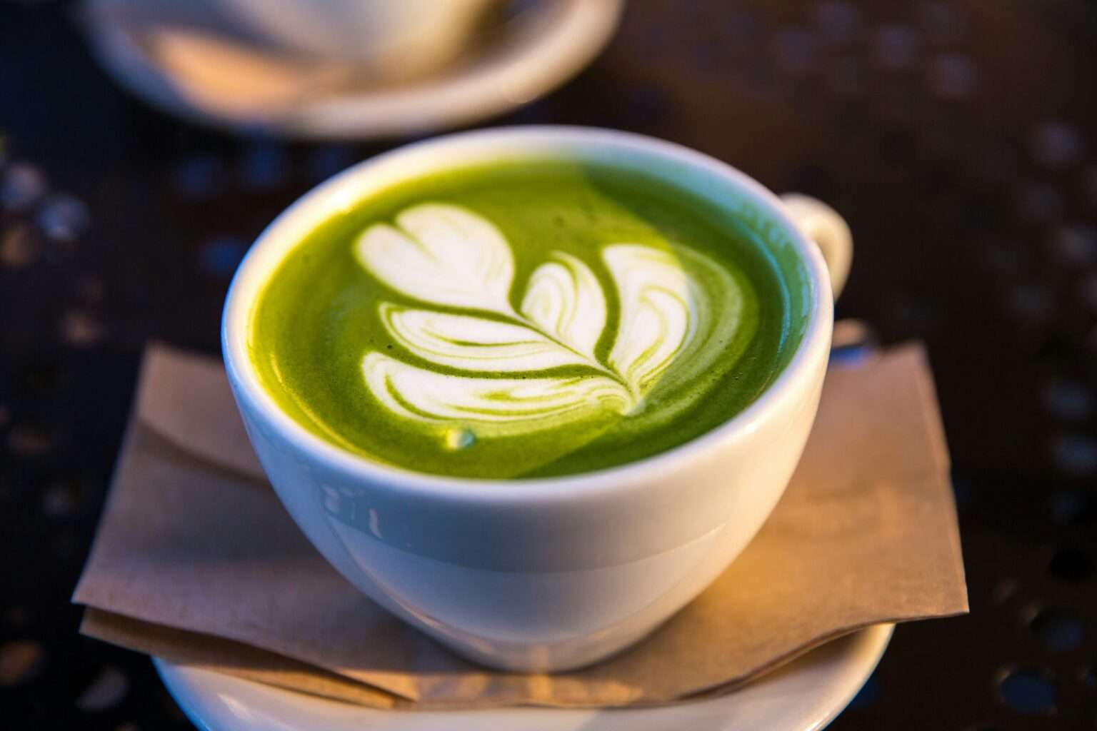 Entdecke die besten Cafés für Matcha Münster: von Strawberry Matcha Latte bis Matcha-Zimtschnecke – fünf Hotspots im Überblick.