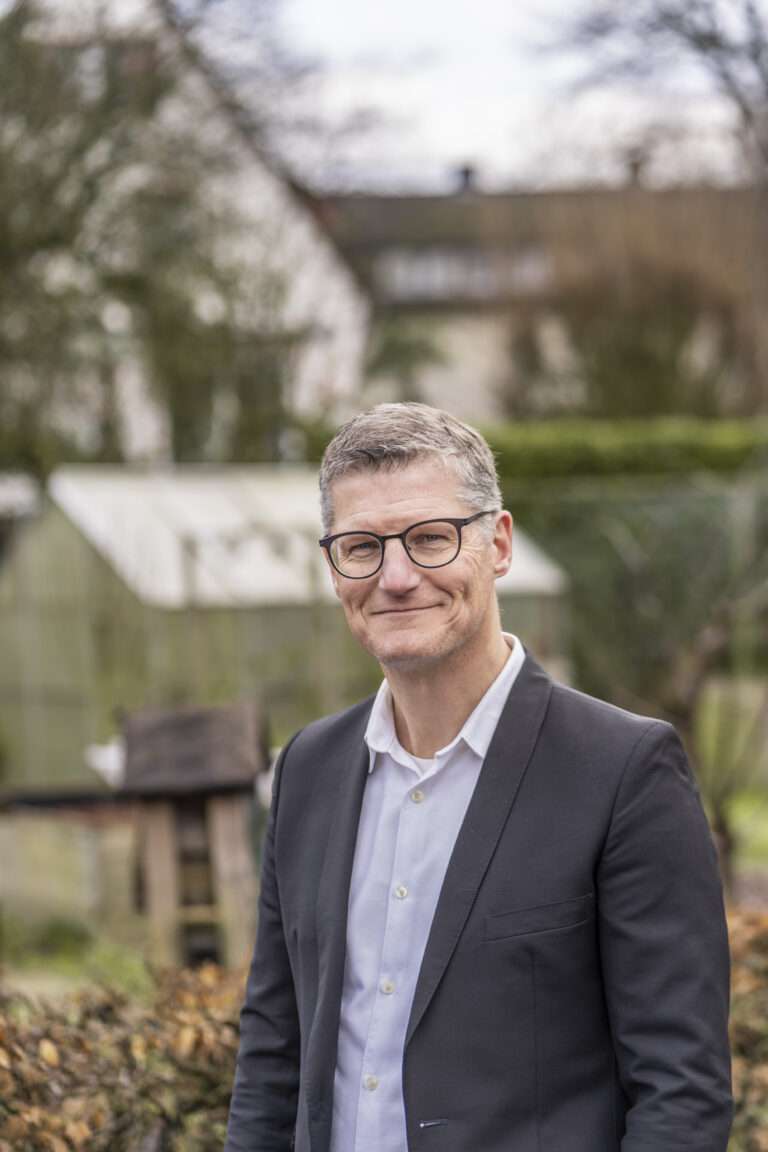 Tilman Fuchs gehört ebenfalls zu den Oberbürgermeister Kandidaten in Münster. . Der gebürtige Münsteraner ist 55 Jahre alt, Vater von drei Kindern und lebt mit seiner Familie in der Stadt.