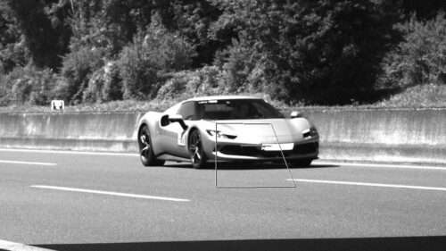 Ferrari auf der A1 bei Greven gestoppt: Fahrer zu schnell und mit Fake-Kennzeichen unterwegs. Polizei Münster greift durch.