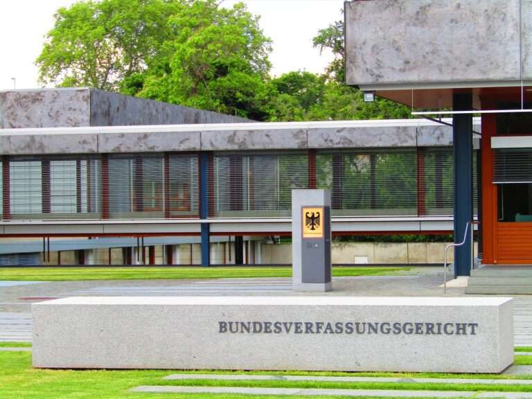 Nach dem Rückzug von Brosius-Gersdorf wächst die Kritik an der geplatzten Richterwahl. Kathrin Gebel spricht von Kulturkampf – die Union verteidigt ihr Vorgehen.